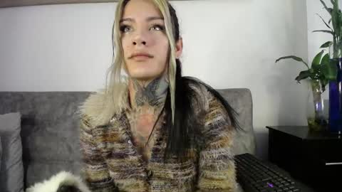 luciiana online show from 04/24/26, 12:51