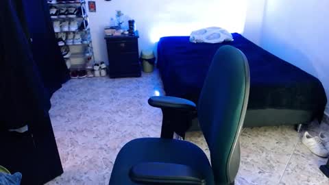 Snapshot of luciifer_hills chatting on 01/01/25, 06:06 luciifer_hills online show from 01/01/25, 06:06