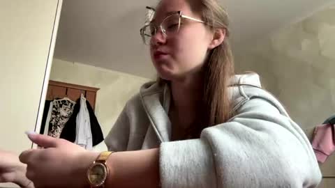 Maya online show from 04/22/26, 06:16