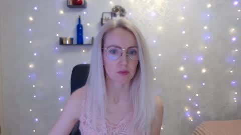 Snapshot of luckcristal chatting on 03/02/26, 06:15 Arina online show from 03/02/26, 06:15