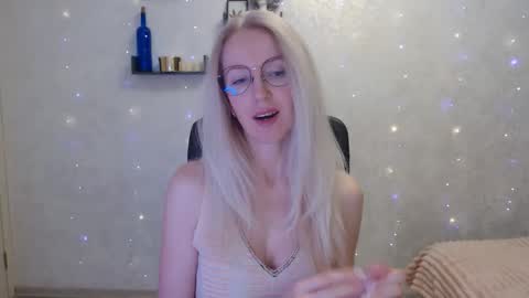 Snapshot of luckcristal chatting on 03/12/26, 04:57 Arina online show from 03/12/26, 04:57