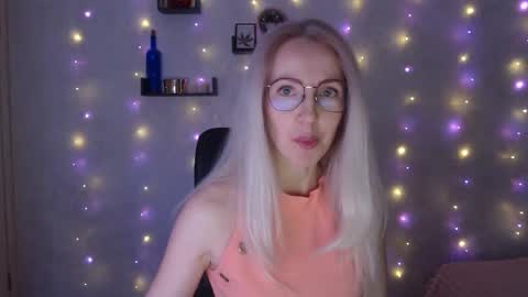 Snapshot of luckcristal chatting on 03/15/26, 03:51 Arina online show from 03/15/26, 03:51