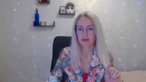 Snapshot of luckcristal chatting on 03/18/26, 02:42 Arina online show from 03/18/26, 02:42