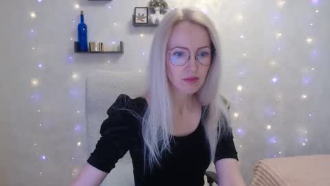 Snapshot of luckcristal chatting on 03/19/26, 03:05 Arina online show from 03/19/26, 03:05