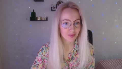 Snapshot of luckcristal chatting on 03/25/26, 02:56 Arina online show from 03/25/26, 02:56