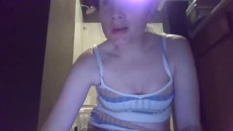 Snapshot of luckmoneylove1012 chatting on 12/16/24, 07:00 prettybaby1012 online show from 12/16/24, 07:00