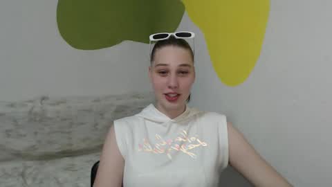 Snapshot of lucky_barbie chatting on 05/25/26, 02:45 Grace online show from 05/25/26, 02:45