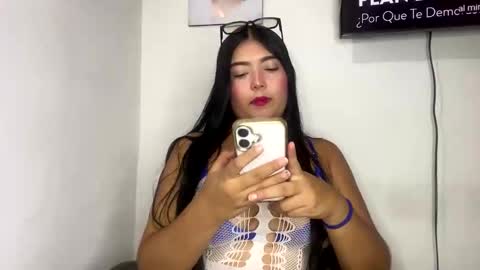 Snapshot of lucky_couple2025 chatting on 11/21/25, 04:11 lucky_couple2025 online show from 11/21/25, 04:11