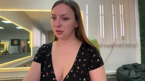 lucky_foryou_baby online show from 04/23/26, 11:09