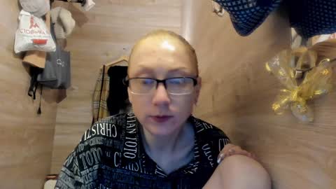 lucky_licky20 online show from 12/20/24, 04:42