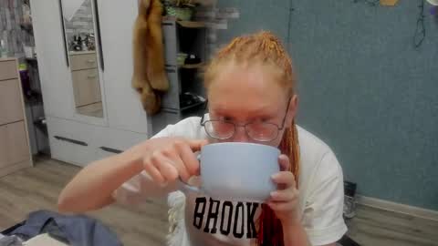 lucky_licky20 online show from 12/14/25, 01:33