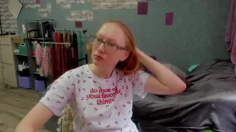 lucky_licky20 online show from 04/17/26, 02:25