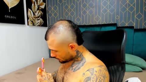 lucky_smith1 online show from 12/15/25, 09:52