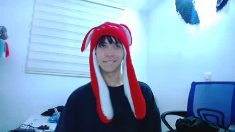 Snapshot of lucky_strickee chatting on 10/14/25, 04:46 lucky_strickee online show from 10/14/25, 04:46