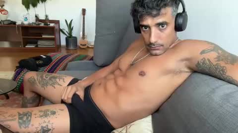 Snapshot of luckyhorse3 chatting on 09/15/25, 01:33 luckyhorse3 online show from 09/15/25, 01:33