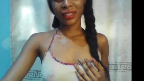 Snapshot of luckymadequeen chatting on 01/01/25, 07:09 Gloria online show from 01/01/25, 07:09