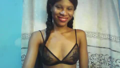 Snapshot of luckymadequeen chatting on 01/05/25, 07:07 Gloria online show from 01/05/25, 07:07