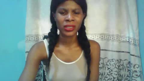 Snapshot of luckymadequeen chatting on 01/05/25, 01:36 Gloria online show from 01/05/25, 01:36