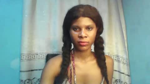 Snapshot of luckymadequeen chatting on 01/09/25, 06:27 Gloria online show from 01/09/25, 06:27