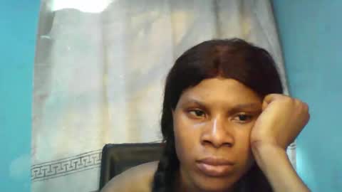 Snapshot of luckymadequeen chatting on 01/17/25, 08:56 Gloria online show from 01/17/25, 08:56