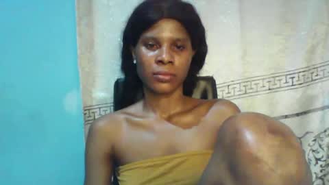 Snapshot of luckymadequeen chatting on 01/19/25, 06:09 Gloria online show from 01/19/25, 06:09