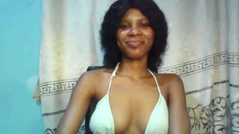 Snapshot of luckymadequeen chatting on 01/21/25, 09:36 Gloria online show from 01/21/25, 09:36