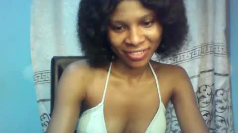 Snapshot of luckymadequeen chatting on 01/22/25, 04:44 Gloria online show from 01/22/25, 04:44