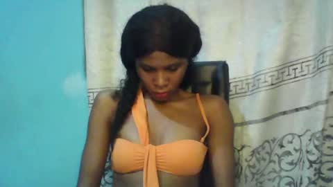 Snapshot of luckymadequeen chatting on 01/30/25, 04:27 Gloria online show from 01/30/25, 04:27