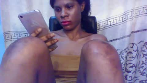 Snapshot of luckymadequeen chatting on 01/31/25, 08:22 Gloria online show from 01/31/25, 08:22
