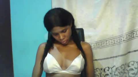 Snapshot of luckymadequeen chatting on 02/03/25, 06:34 Gloria online show from 02/03/25, 06:34