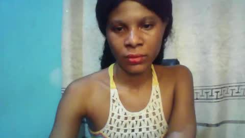 Snapshot of luckymadequeen chatting on 02/04/25, 01:02 Gloria online show from 02/04/25, 01:02