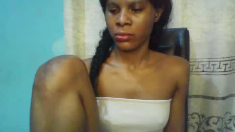 Snapshot of luckymadequeen chatting on 02/04/25, 07:18 Gloria online show from 02/04/25, 07:18