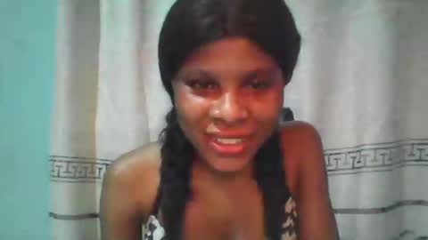Snapshot of luckymadequeen chatting on 02/04/25, 07:11 Gloria online show from 02/04/25, 07:11