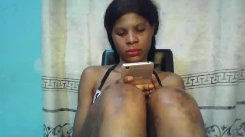 Snapshot of luckymadequeen chatting on 02/05/25, 04:06 Gloria online show from 02/05/25, 04:06