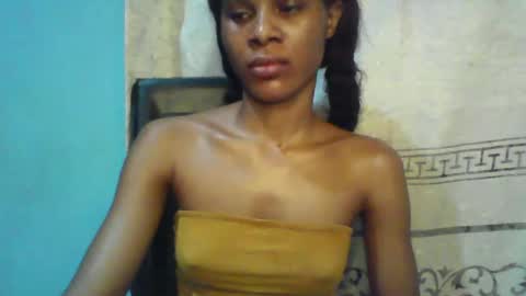 Snapshot of luckymadequeen chatting on 02/08/25, 05:18 Gloria online show from 02/08/25, 05:18