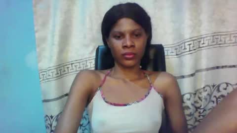 Snapshot of luckymadequeen chatting on 02/12/25, 04:54 Gloria online show from 02/12/25, 04:54