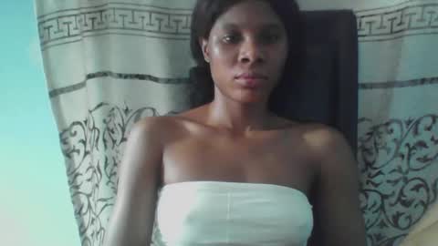 Snapshot of luckymadequeen chatting on 02/13/25, 03:35 Gloria online show from 02/13/25, 03:35