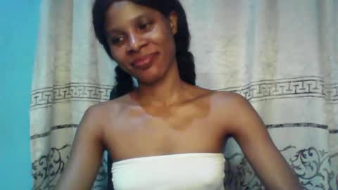 Snapshot of luckymadequeen chatting on 02/13/25, 11:58 Gloria online show from 02/13/25, 11:58