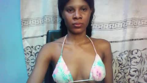 Snapshot of luckymadequeen chatting on 02/16/25, 01:36 Gloria online show from 02/16/25, 01:36