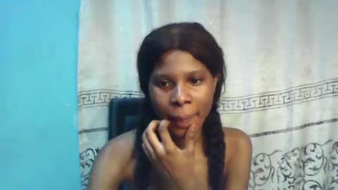 Snapshot of luckymadequeen chatting on 02/20/25, 05:01 Gloria online show from 02/20/25, 05:01