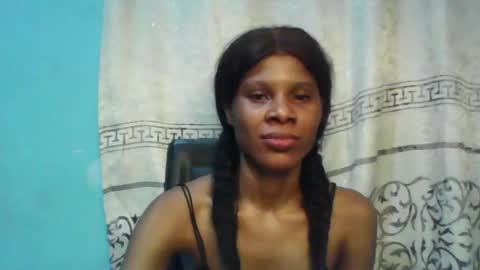 Snapshot of luckymadequeen chatting on 02/22/25, 06:52 Gloria online show from 02/22/25, 06:52