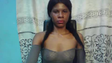 Snapshot of luckymadequeen chatting on 03/01/25, 06:46 Gloria online show from 03/01/25, 06:46