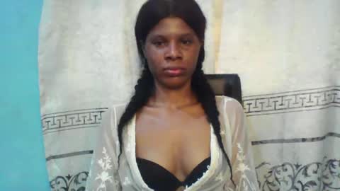 Snapshot of luckymadequeen chatting on 03/06/25, 07:47 Gloria online show from 03/06/25, 07:47