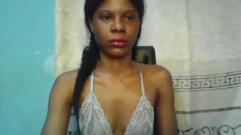 Snapshot of luckymadequeen chatting on 03/08/25, 04:23 Gloria online show from 03/08/25, 04:23