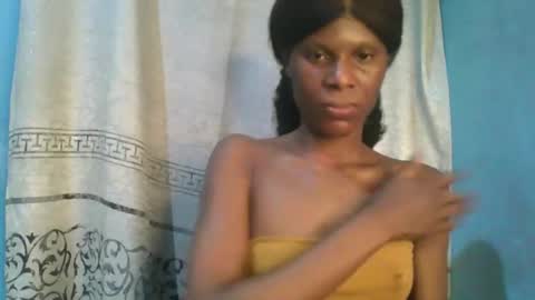 Snapshot of luckymadequeen chatting on 12/21/25, 04:47 Gloria online show from 12/21/25, 04:47