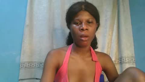 Snapshot of luckymadequeen chatting on 01/18/26, 01:53 Gloria online show from 01/18/26, 01:53