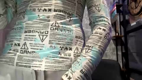 Snapshot of luckymenchik chatting on 11/16/25, 09:53 Ricky online show from 11/16/25, 09:53