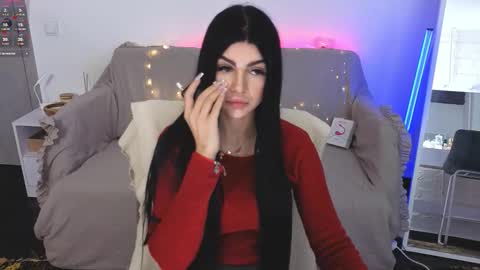 Monika online show from 10/04/25, 10:13