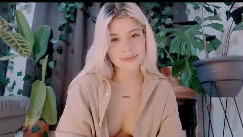 luckysapphire777 online show from 10/18/25, 09:21