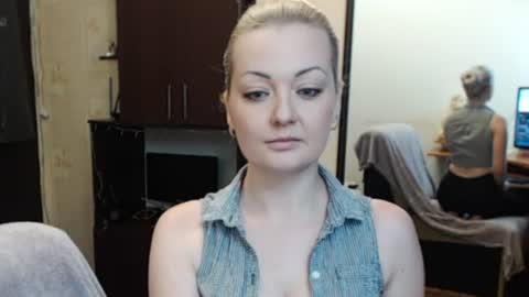 Snapshot of luckyshotgirl chatting on 06/25/26, 11:37 LuckyShot online show from 06/25/26, 11:37
